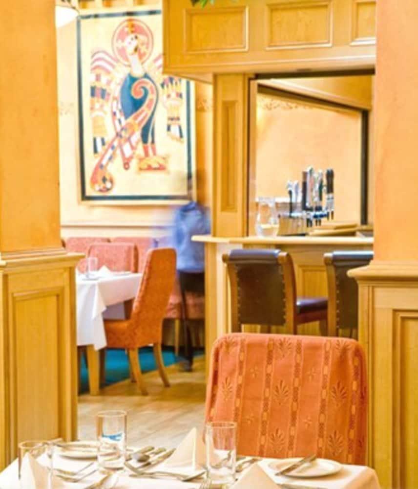 The Lansdowne Hotel Дублин Экстерьер фото
